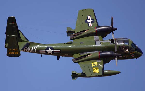 Самолет-разведчик OV-1D Mohawk