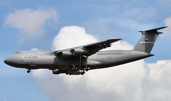 Военно-транспортный самолет C-141B Starlifter