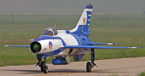 Истребитель Chengdu J-7