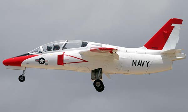 Учебно-боевой самолет SIAI-Marchetti S.211